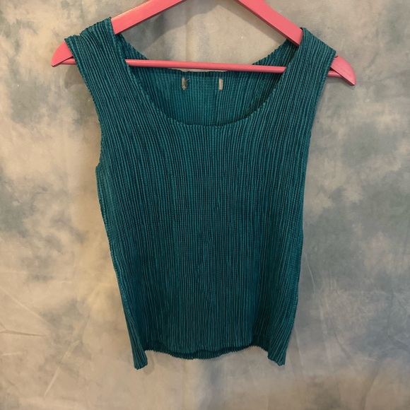 Tops - Vintage teal pleated tank top